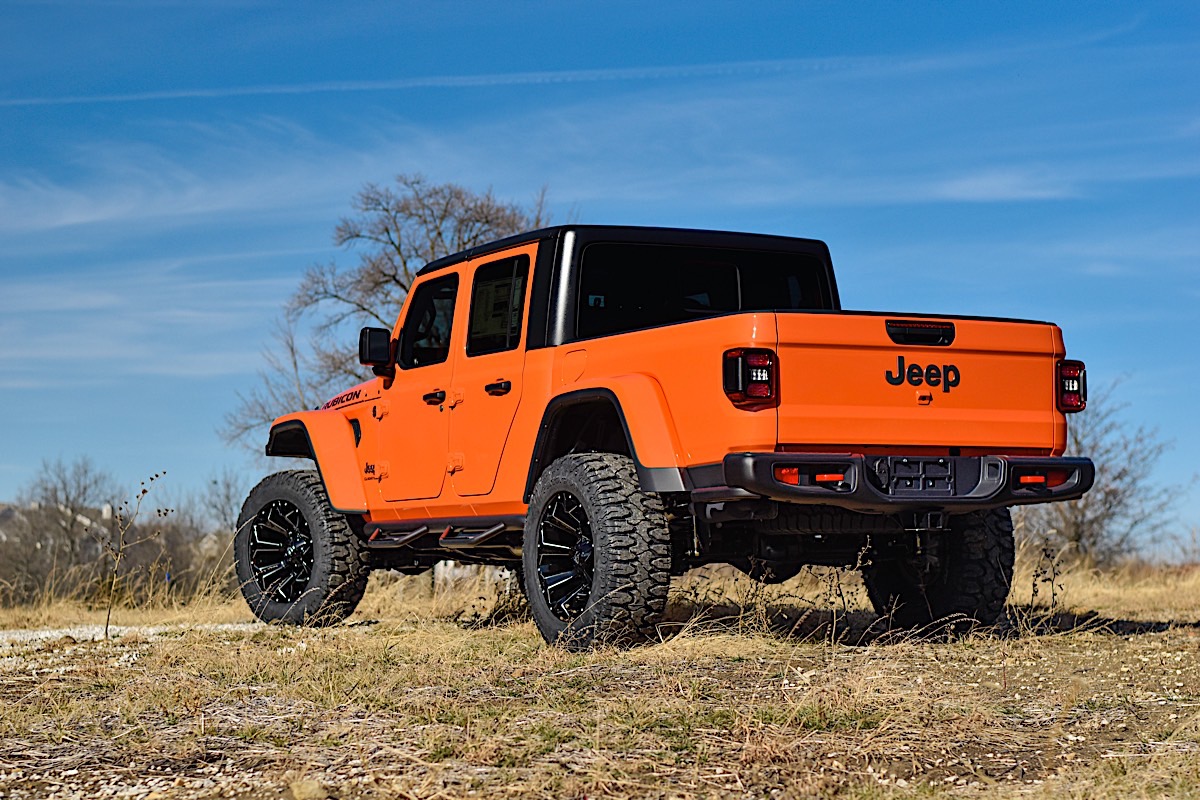 Jeep Gladiator with Fuel 1-Piece Wheels Assault - D576